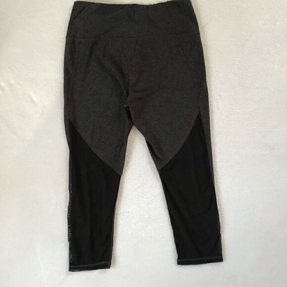 Z by Zella Mesh Panel Workout Capri Leggings - Picture 4 of 6